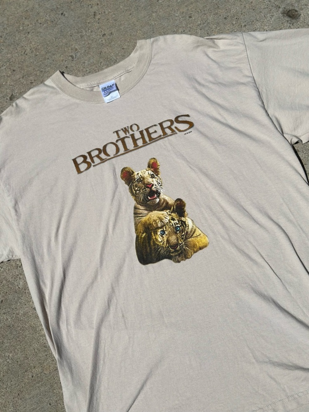 2004 Beige 'Two Brothers' Graphic Vintage Tee
